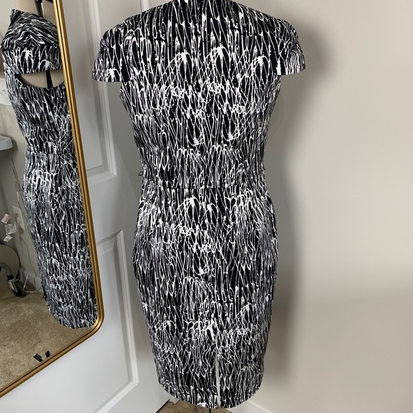 David Meister sheath dress with pleated cap sleeve - Picture 2 of 8